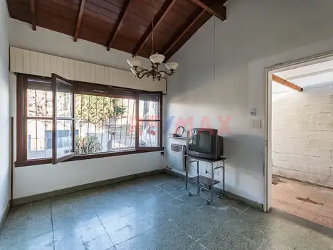 Casa 6 ambientes con 2 baños