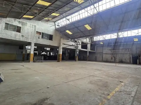 Deposito - Galpon de 600 m2   Oficinas 100 m2 - Alquiler  - Quilmes Oeste.