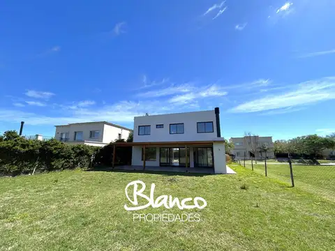 Casa  en Venta en Pilar del Este, Pilar, G.B.A. Zona Norte