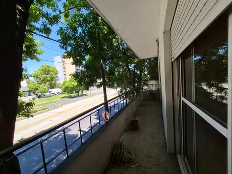 Departamento 3 ambientes frente con balcon bajas expensas