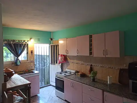 Casa 4 ambientes con 1 baño