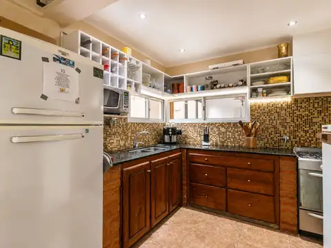 Casa 7 ambientes con 2 baños