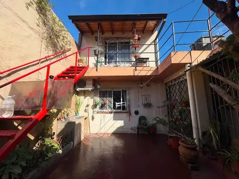 VENTA DE PH TIPO CASA 3AMB CON COCHERA  EN PIÑEYRO