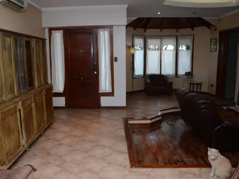 Casa en Venta en Villa Sarmiento, USD 215.000