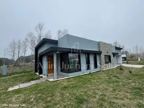 Casa 4 ambientes con 2 baños