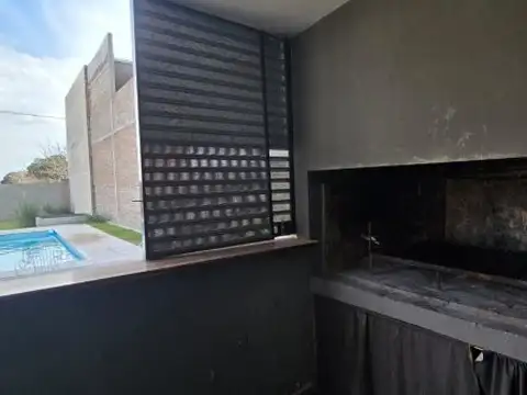 Casa 6 ambientes con 1 baño