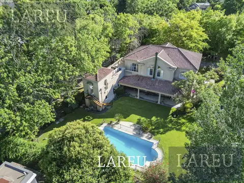 Casa en el barrio privado La Legua