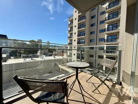 Impecable departamento de 2 ambientes. Cochera. Zona Güemes.