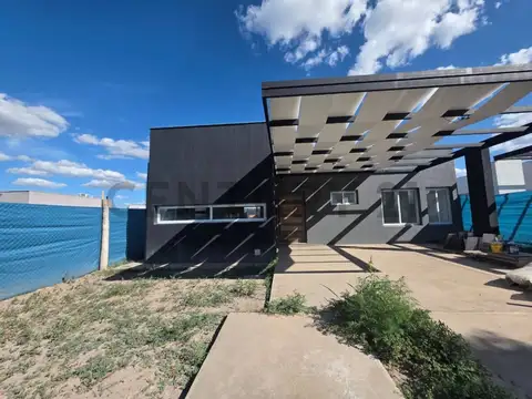 CASA EN VENTA EN GUAYMALLEN