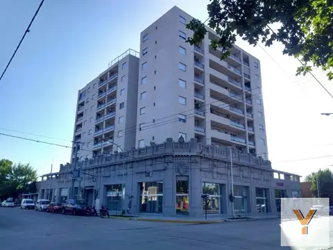 Local en venta - salon principal y baño - 100 mts2 - Bragado