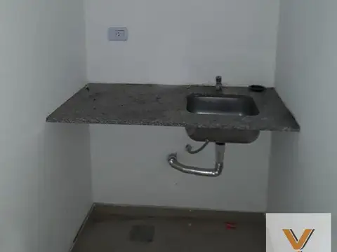 Local en venta - salon principal y baño - 100 mts2 - Bragado