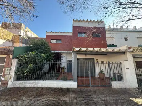 Venta de Muy Linda Casa Lote Propio en Villa Devoto.