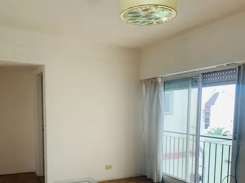 Departamento de 2 ambientes en Flores centro