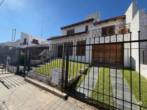VENTA CASA 4 DORM BARRIO MAIPU 2A SECCION