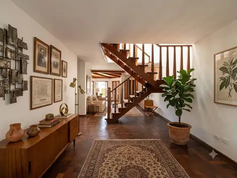 Casa en Venta con 2 cocheras