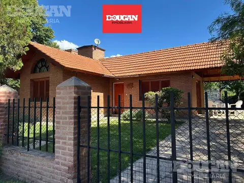 Casa con pileta y gas natural en Nuevo Merlo