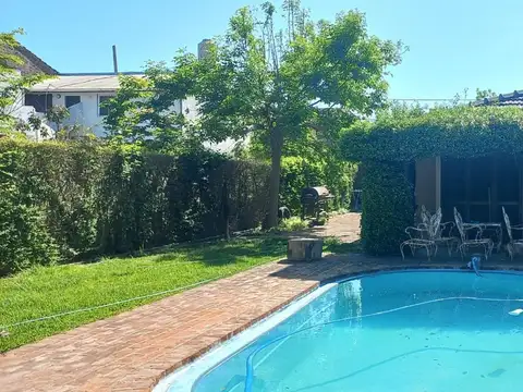 Casa en Venta con 2 cocheras