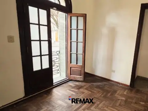 Casa 7 ambientes con 1 baño