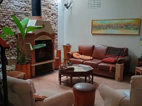 Casa en Venta con 2 cocheras
