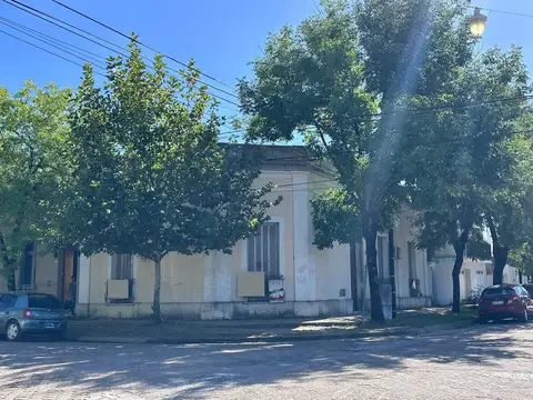 Casa antigua en esquina c/ depto
