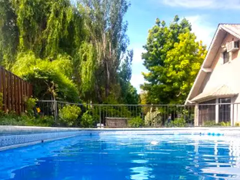 EXCELENTE CHALET EN VENTA - MUY BUENA UBICACIÓN DE BELLA VISTA - LOTE DE 800MTS