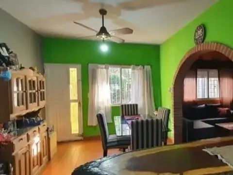 Casa en Venta con 2 cocheras