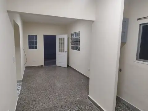 Depto Tipo Casa en Alquiler en Sarandi, $ 650.000