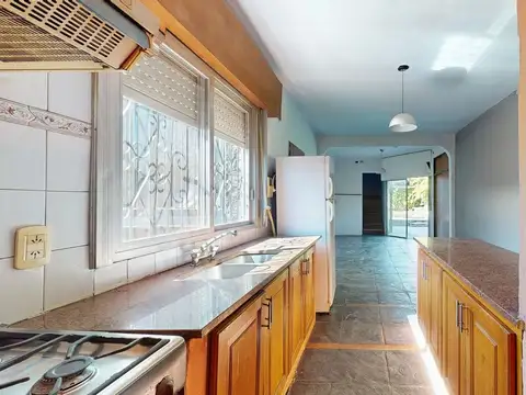 VENTA CASA 5 AMB CON PARQUE Y PILETA EZPELETA