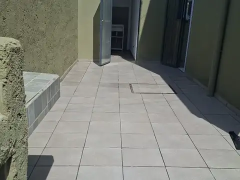 Casa en Alquiler con 2 cocheras