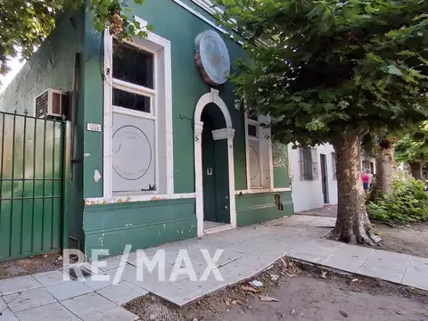 CASA EN PILAR CENTRO A REFACCIONAR - 5 AMBIENTES