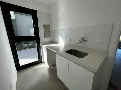 Casa 5 ambientes con 4 baños