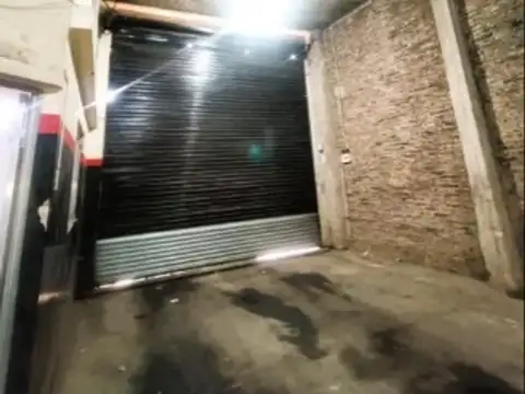 GALPON SOBRE AVENIDA A METROS DE SUBIDA A AU BS.AS LA PLATA!