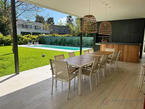 Casa en alquiler temporario en barrio cerrado Los Berros 2  Bella Vista