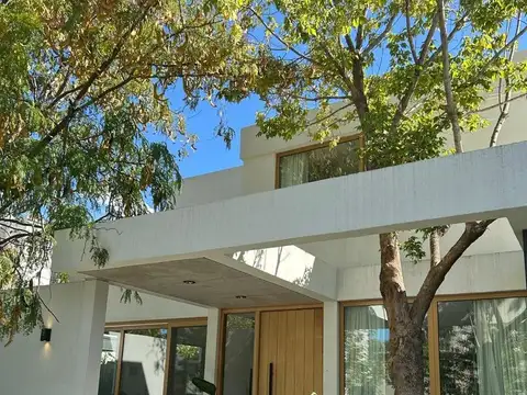 Casa en Alquiler Temporal en Bella Vista, USD 4.500