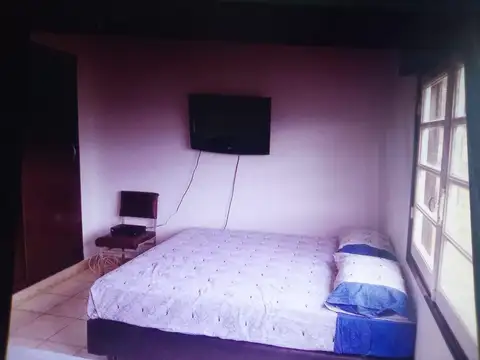 Casa 6 ambientes con 2 baños