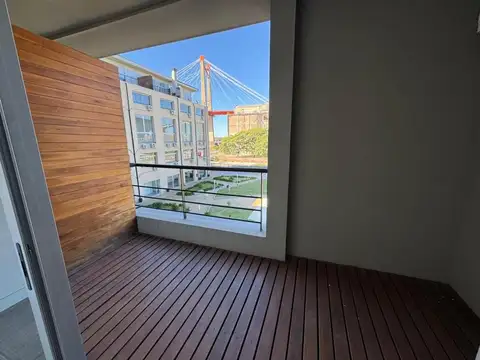 Loft con vista a la piscina y cochera