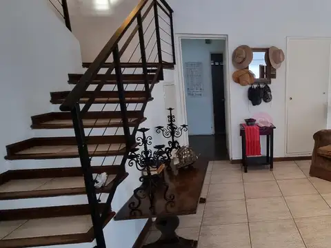 Casa 6 ambientes con 3 baños