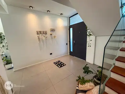 Casa 4 ambientes con 3 baños