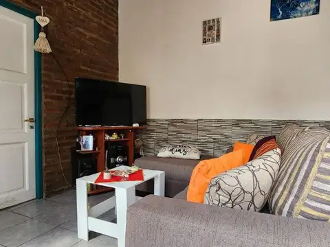 Casa 2 ambientes con 2 baños