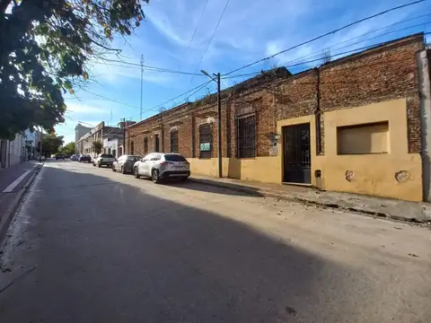 Casa 7 ambientes con 2 baños