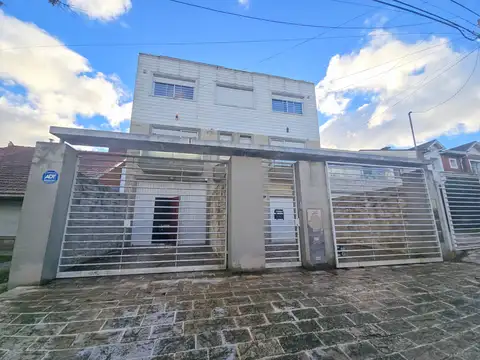 Dúplex 4 amb. con balcón y terraza - Olavarría y Larrea
