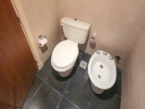Dúplex 4 amb. con balcón y terraza - Olavarría y Larrea