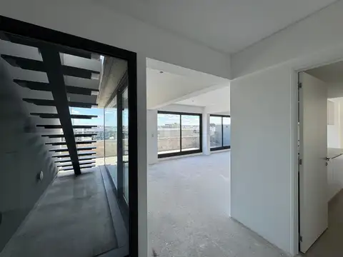 Venta Penthouse 4 Ambientes con Terraza y Piscina Propia