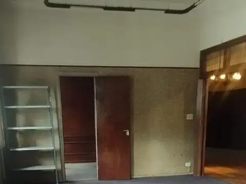 Oficina 11 ambientes con 3 baños