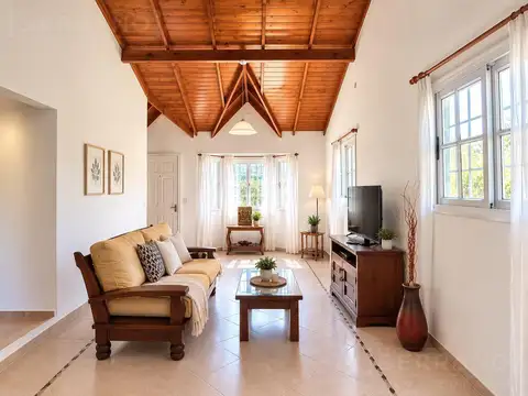 Venta casa 3 ambientes sobre lote de 706m2, Parque Sakura. Apta crédito