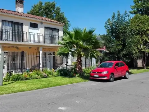 Casa de 3 dormitorios con jardín y parrillero