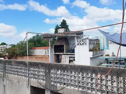 Venta en block, locales, galpón, garaje y vivienda
