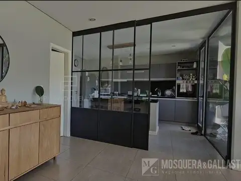 Casa en venta San Rafael a laguna! 3 dormitorios y dependencias, posibilidad de ampliación!