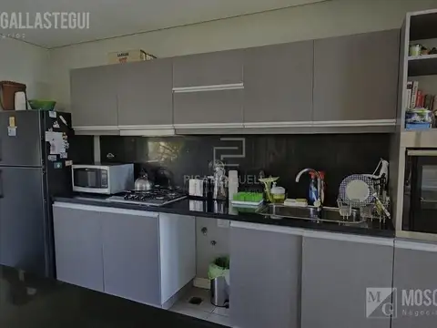 Casa en Venta con 4 cocheras