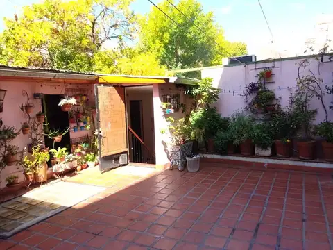 HERMOSA CASA 4 AMBIENTES EN DOS PLANTAS - RECICLADA - TZA